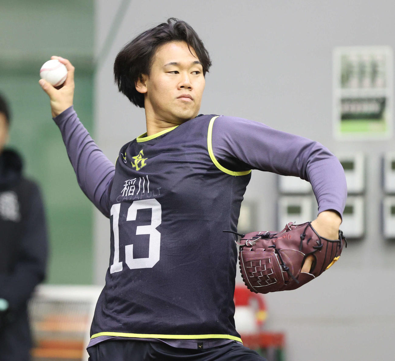 ブルペンに入ったソフトバンク稲川（撮影・梅根麻紀）