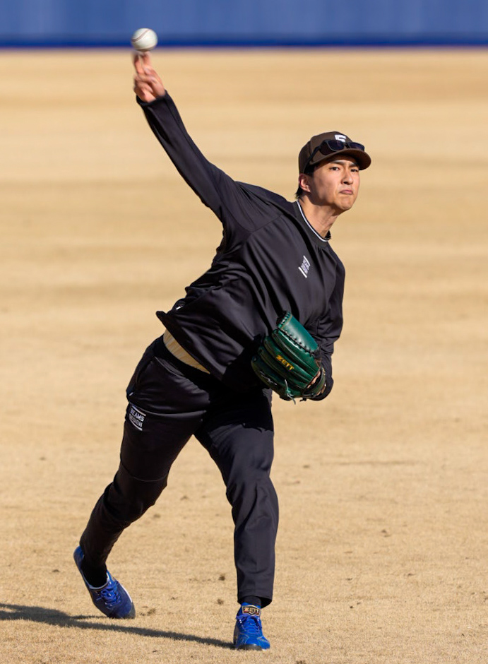 公開自主トレでキャッチボールをする日本ハム達（撮影・小島史椰）