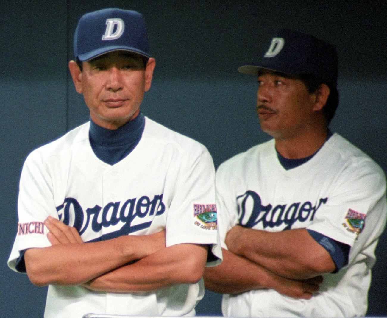 中日・星野仙一監督（左）と島野育夫コーチ（1999年撮影）