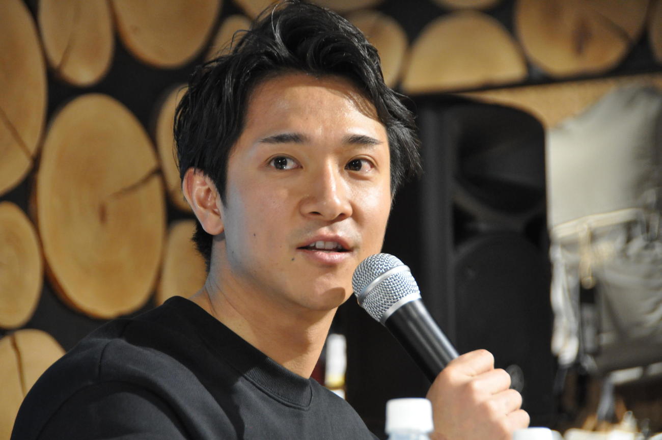 ソフトバンク柳町はトークショーを行う