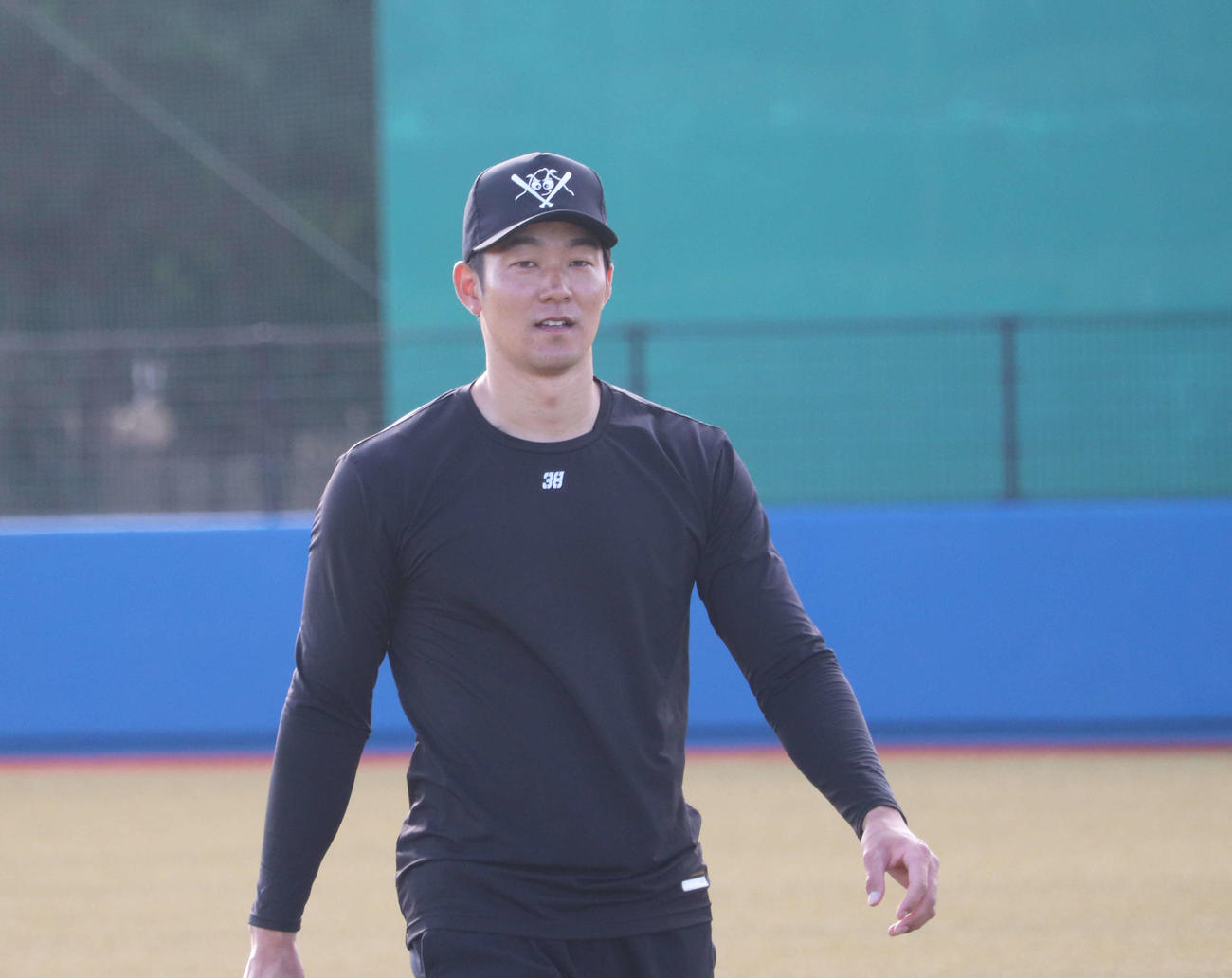 沖縄・伊江島の自主トレに参加した西武石井（撮影・小早川宗一郎）