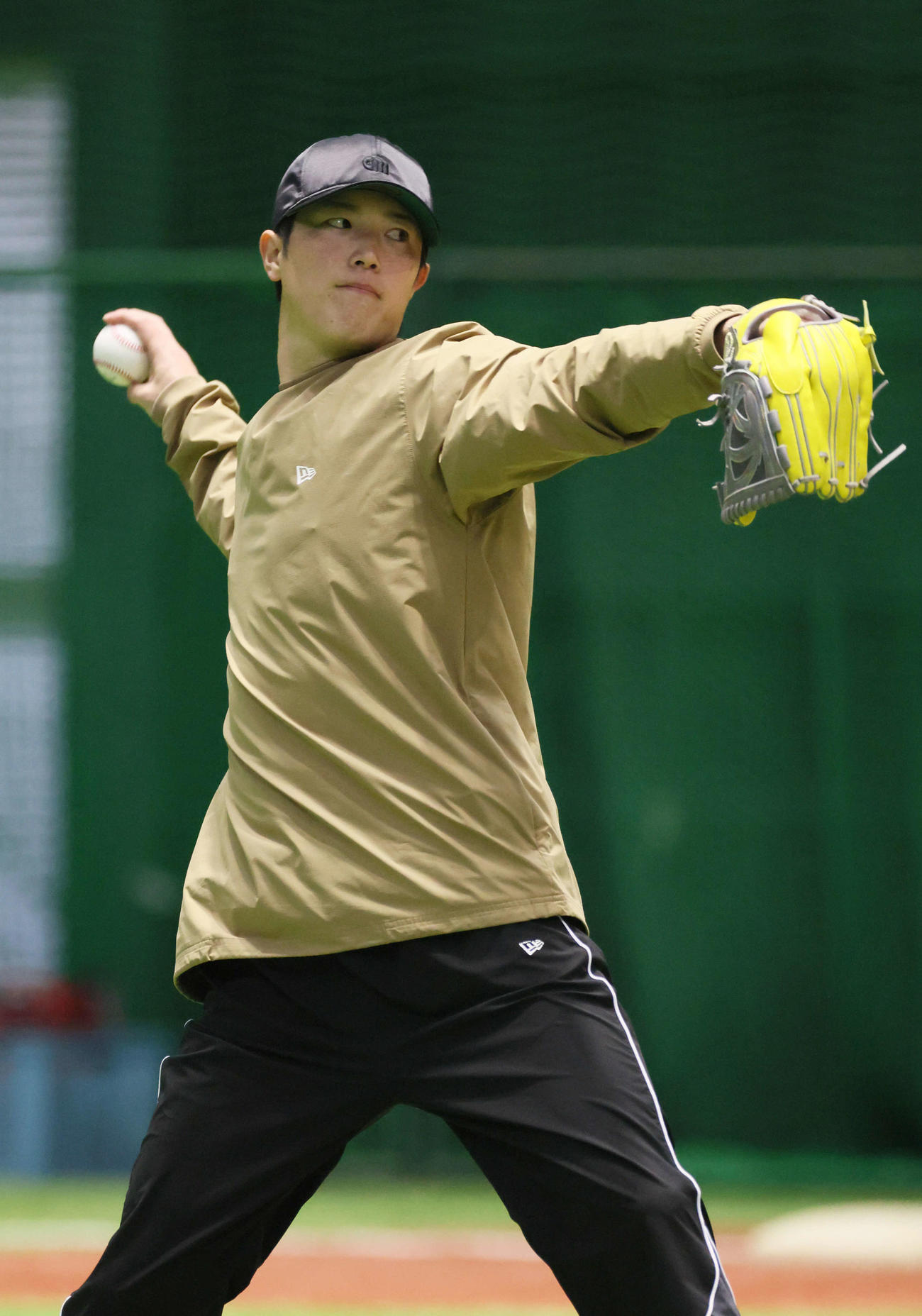 キャッチボールをする広島森下（撮影・加藤孝規）