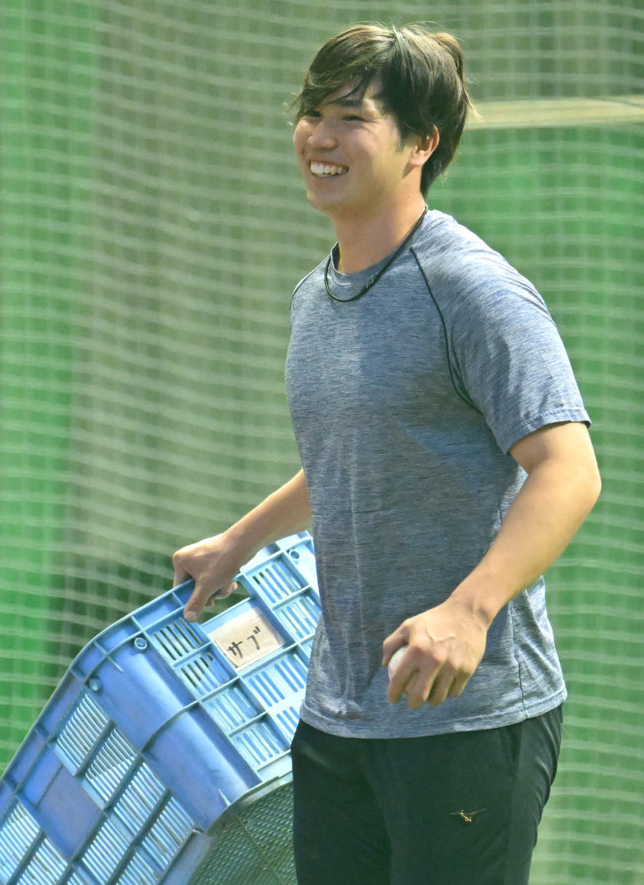 笑顔を見せるソフトバンク広瀬隆（撮影・林敢治）