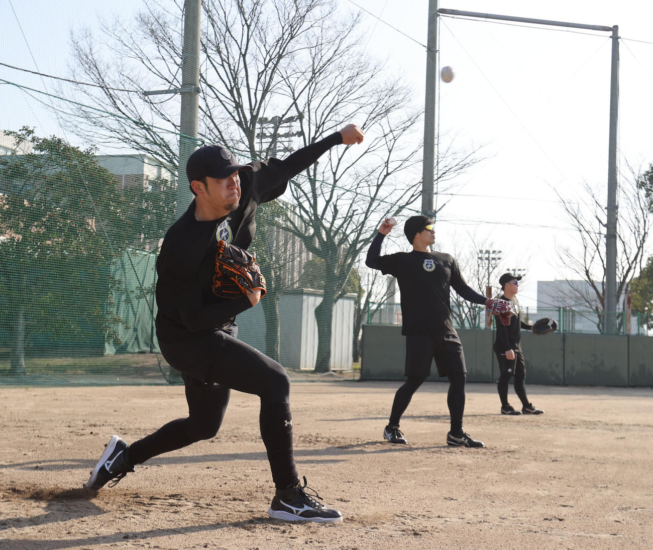 キャッチボールで調整する岩貞（撮影・梅根麻紀）