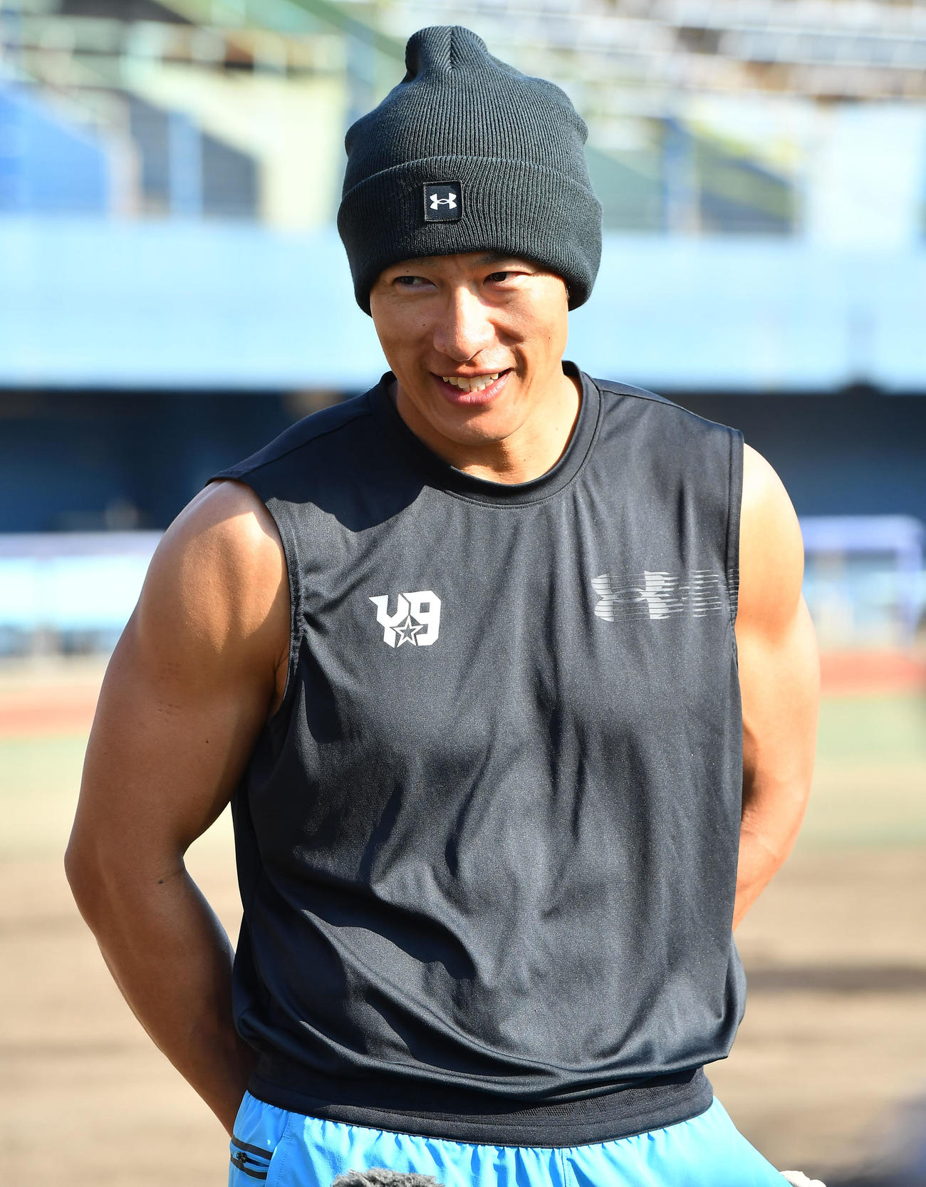 自主トレの公開を終えて囲み取材を受けるソフトバンク柳田（撮影・岩下翔太）