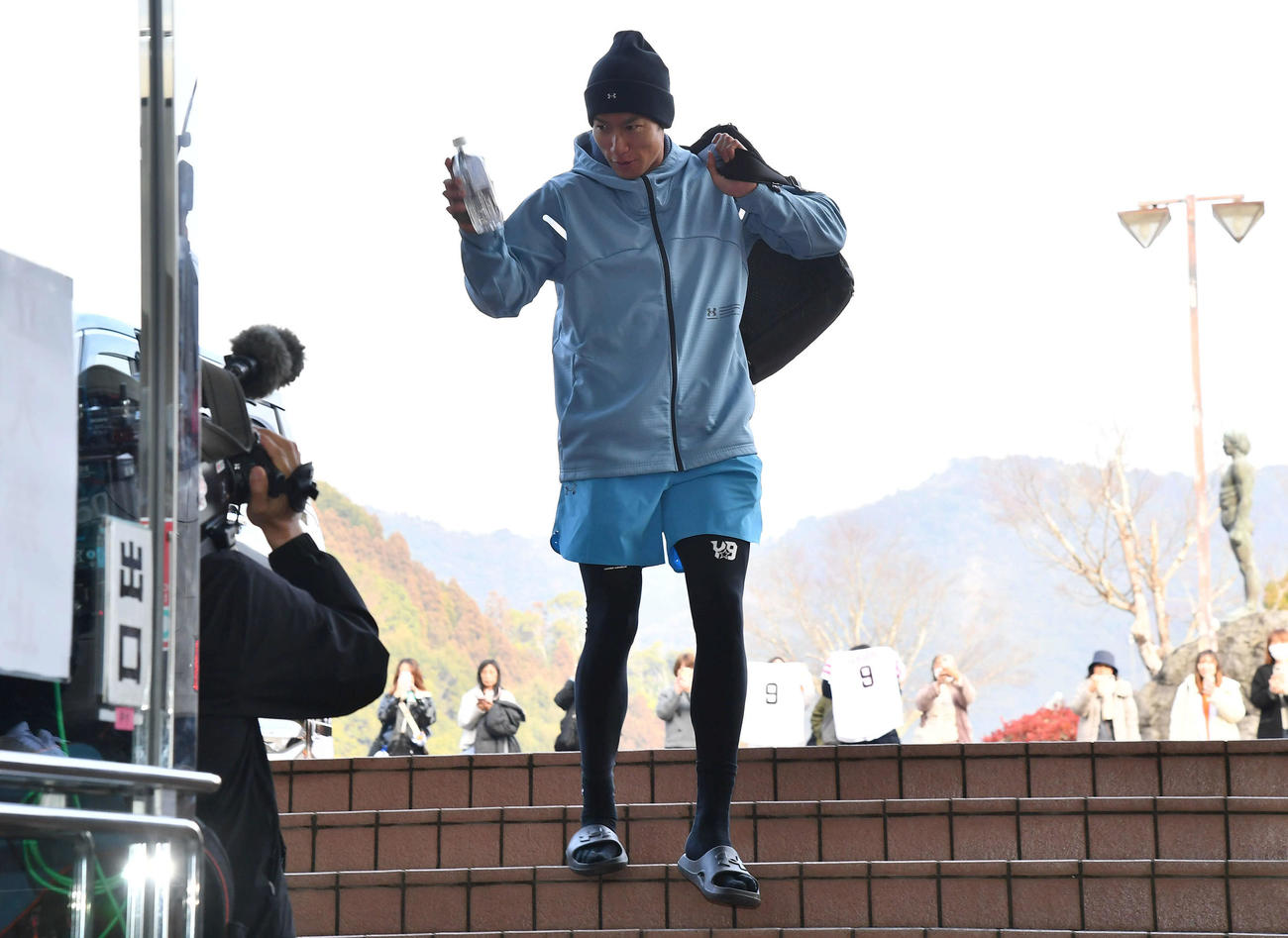 球場に到着したソフトバンク柳田（撮影・岩下翔太）
