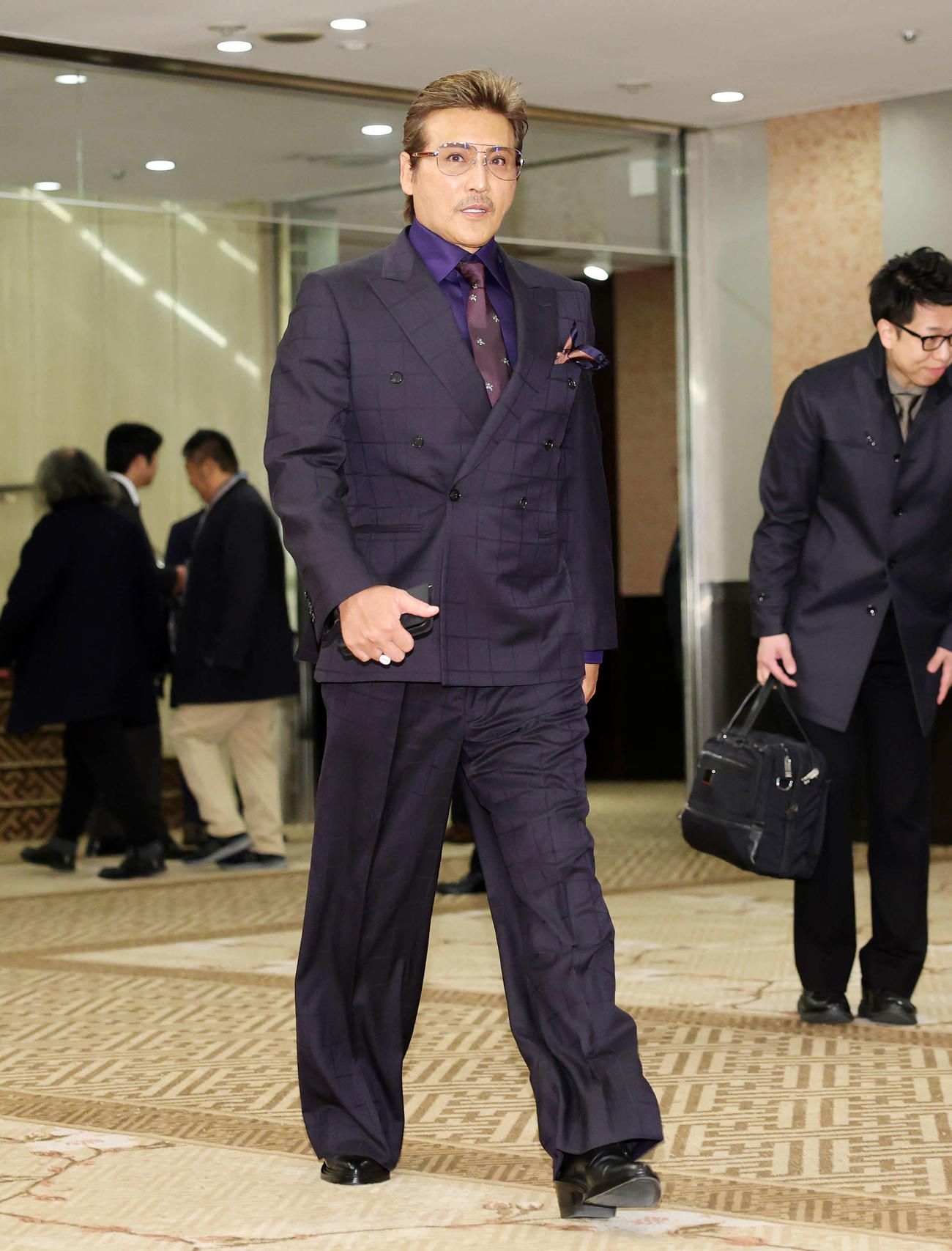 会場入りする日本ハム新庄志監督（撮影・鈴木正人）
