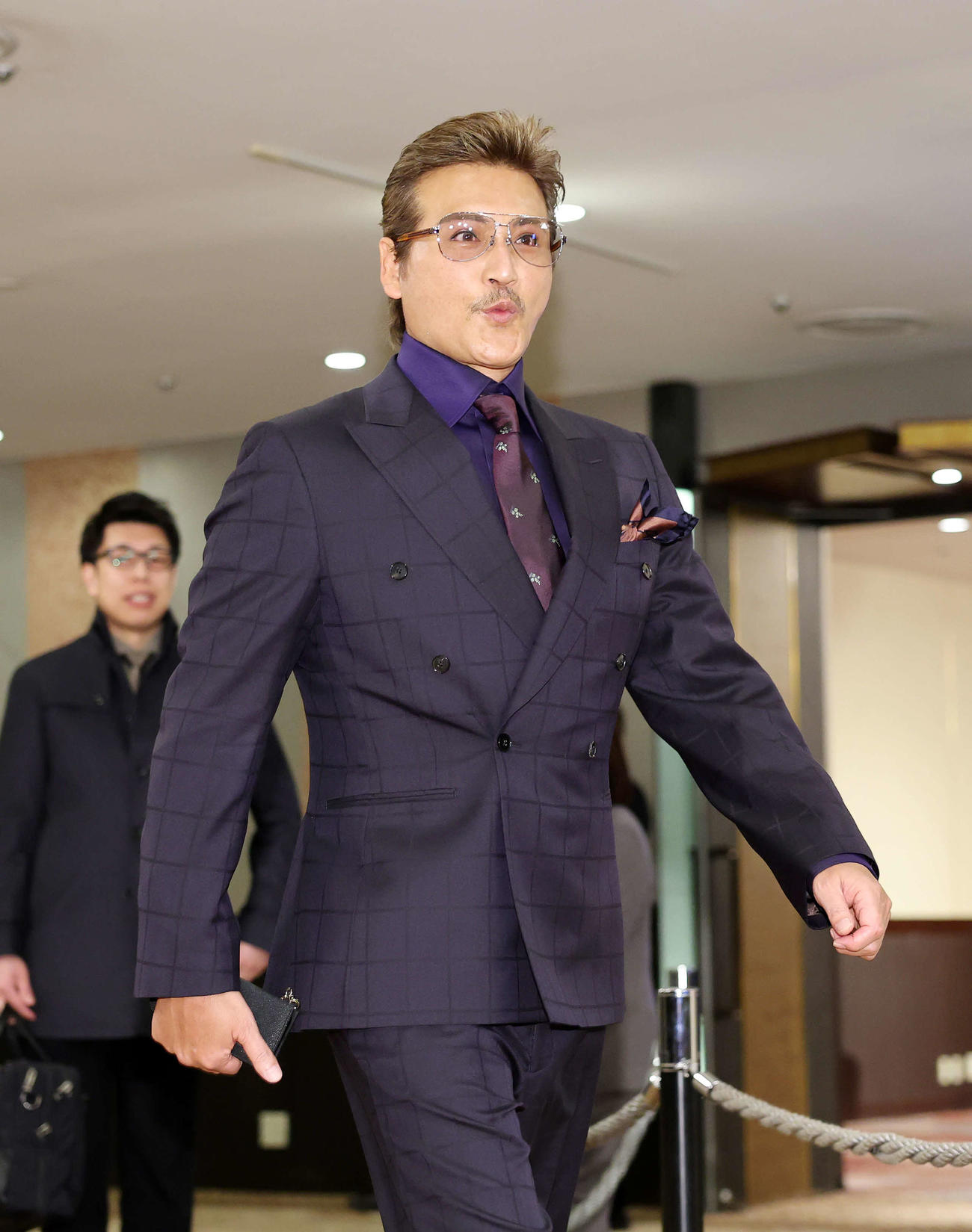会場入りする日本ハム新庄志監督（撮影・鈴木正人）