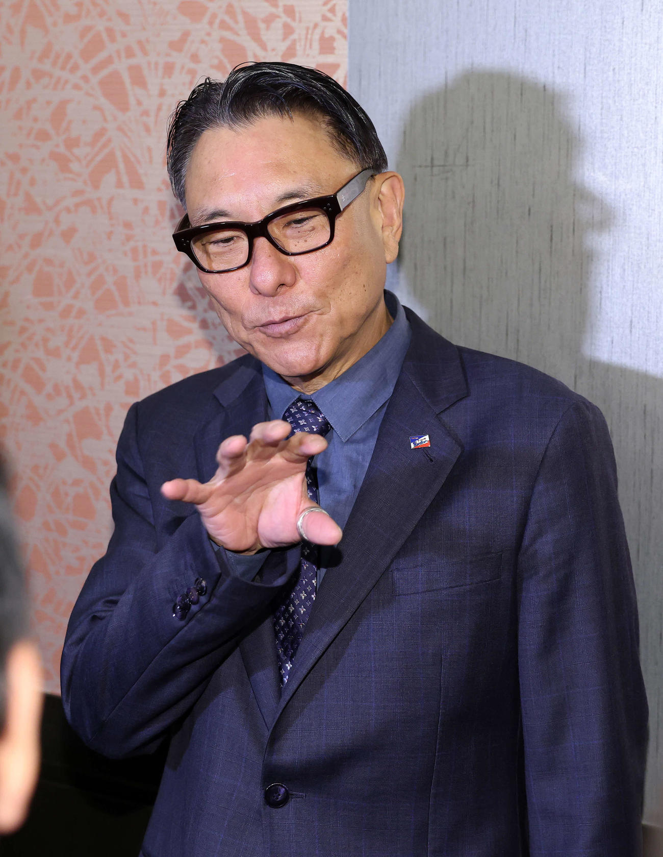 報道陣の質問に答えるヤクルト池山監督（撮影・鈴木正人）