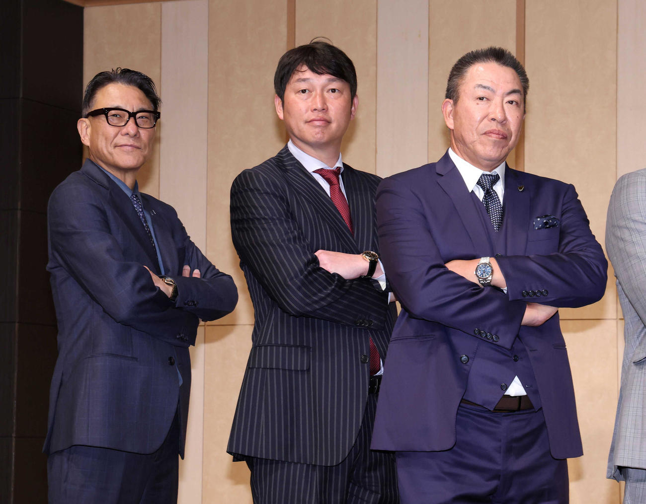 プロ野球12球団監督会議に出席した、左からヤクルト池山監督、広島新井監督、中日井上監督（代表撮影）