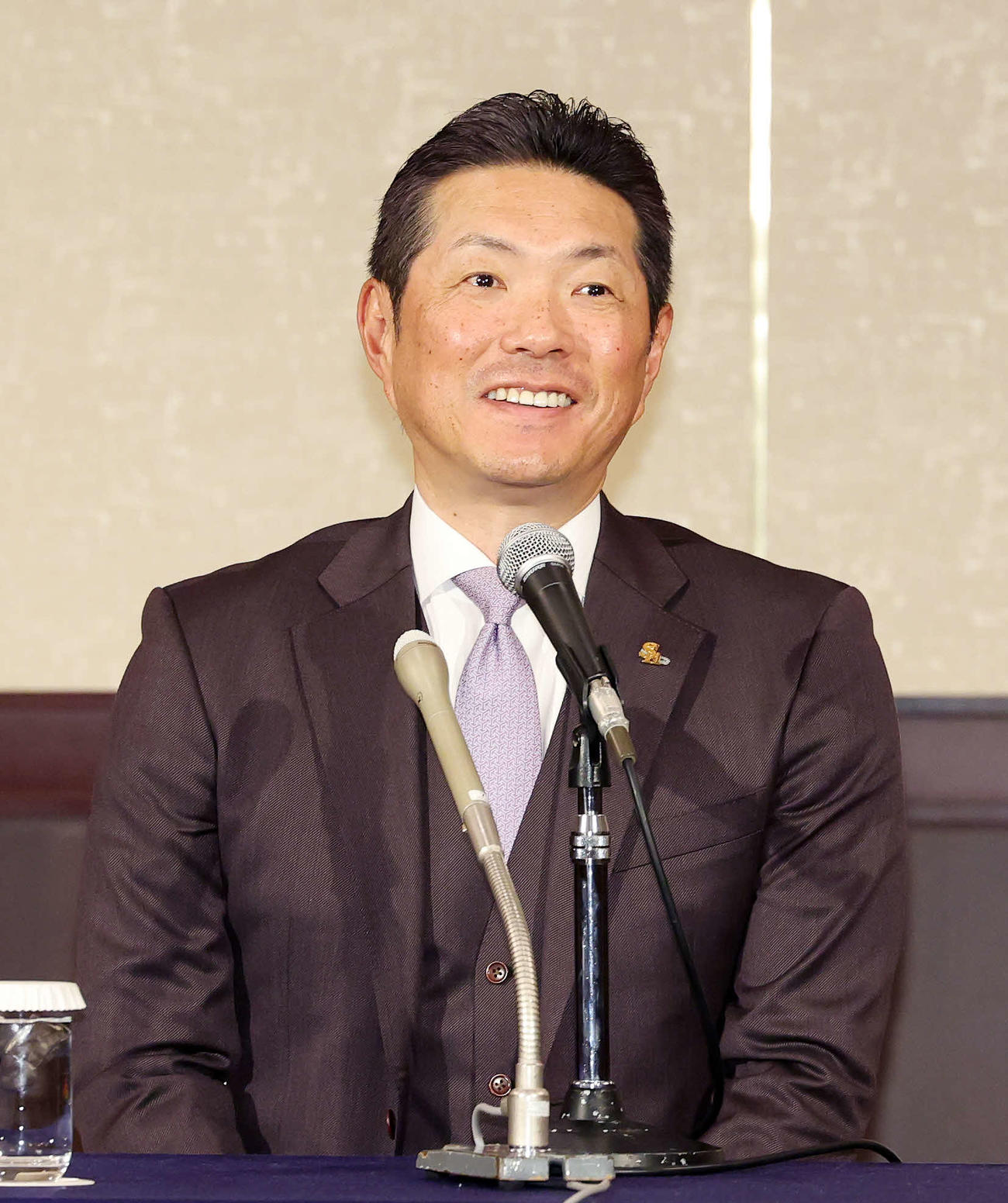 会見するソフトバンク小久保監督（撮影・鈴木正人）