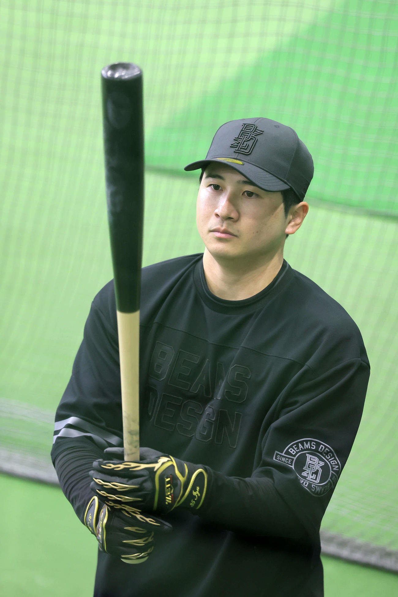 自主トレの打撃練習に臨む巨人泉口