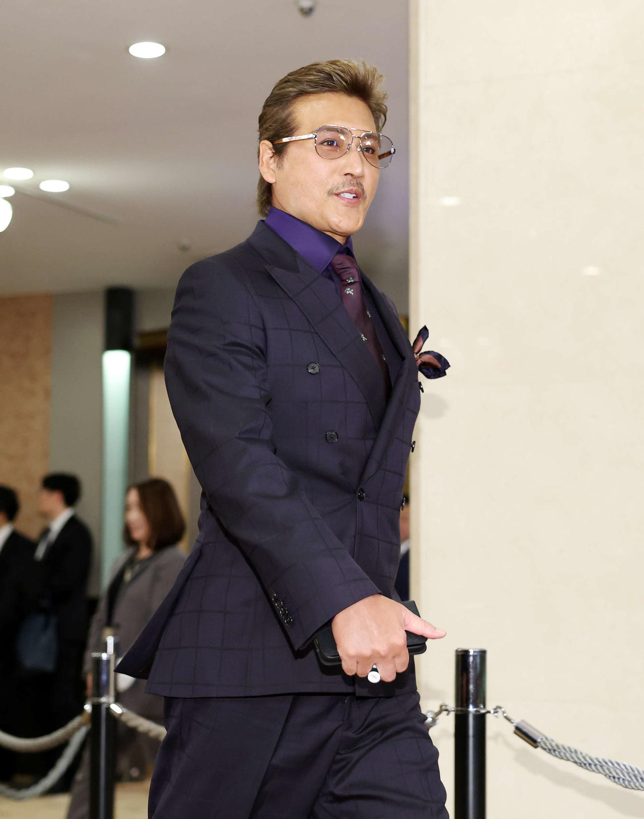 会場入りする日本ハム新庄志監督（撮影・鈴木正人）