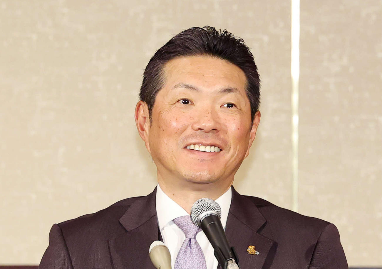 会見するソフトバンク小久保監督（撮影・鈴木正人）