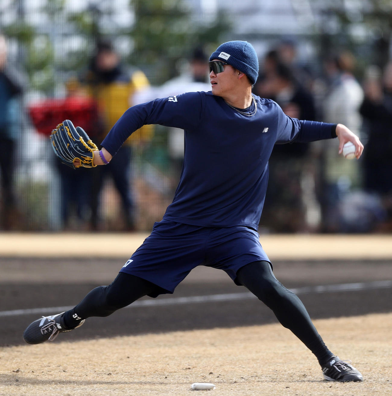 SGLスタジアムでキャッチボールする阪神及川（撮影・上山淳一）