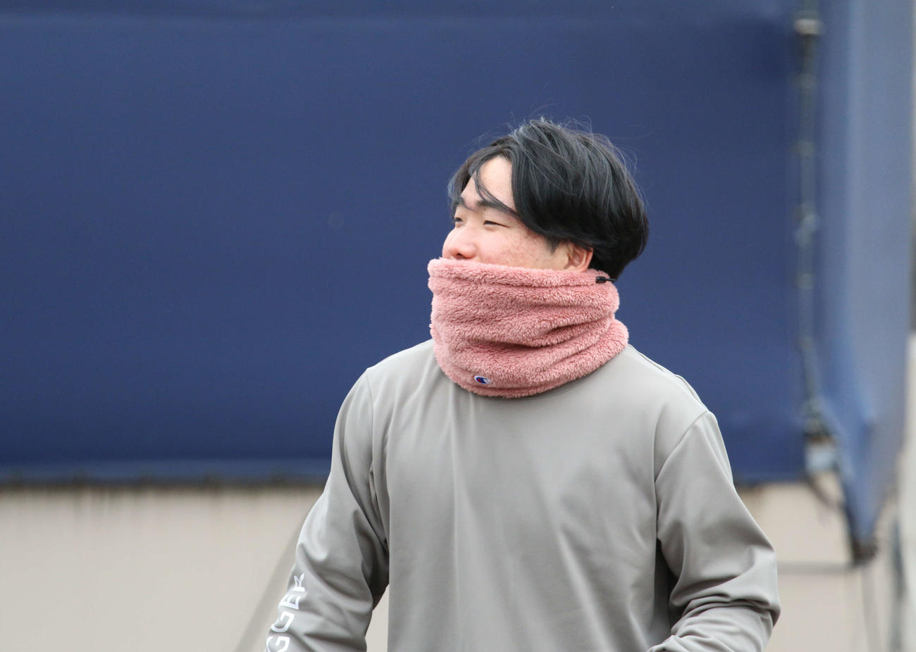 2軍本拠地の千葉・鎌ケ谷で自主トレを行った日本ハム山県（撮影・木下大輔）