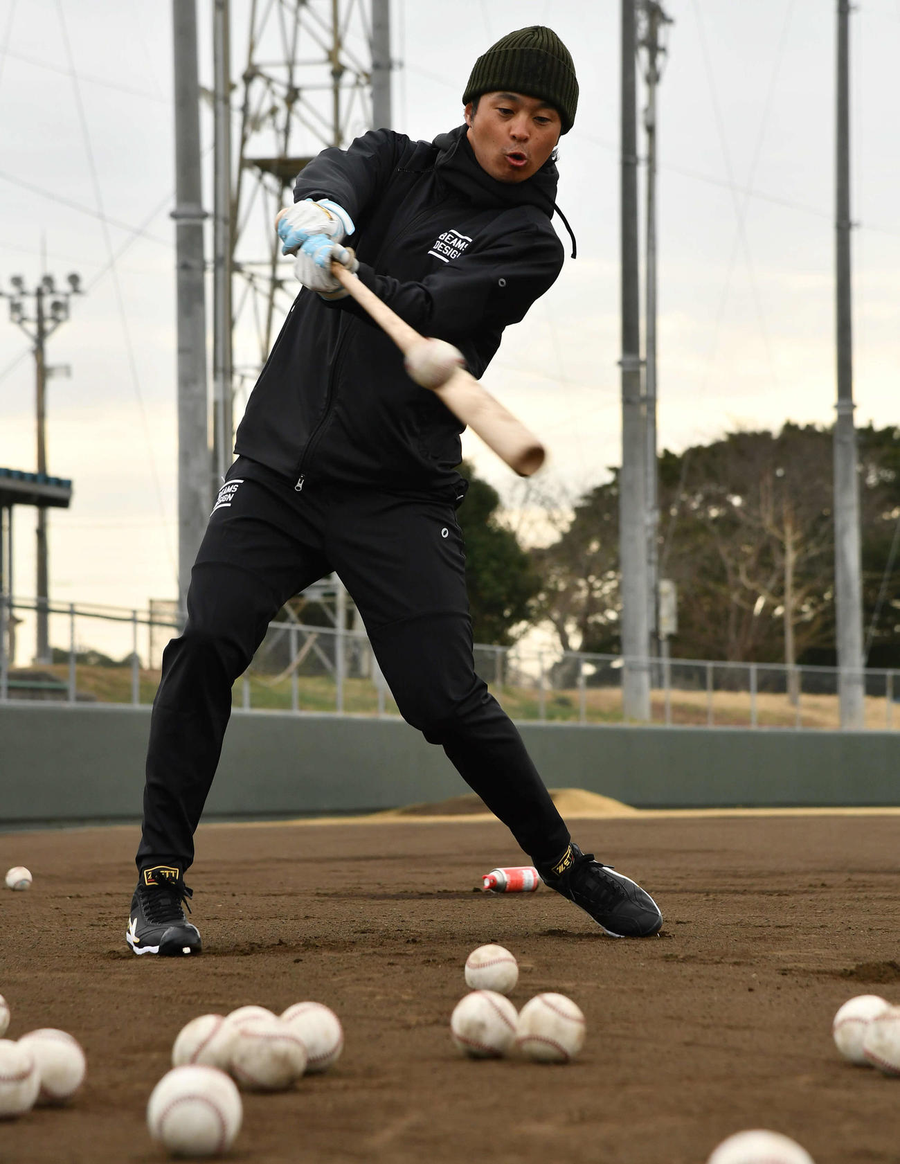 打撃練習を行うソフトバンク川瀬（撮影・岩下翔太）