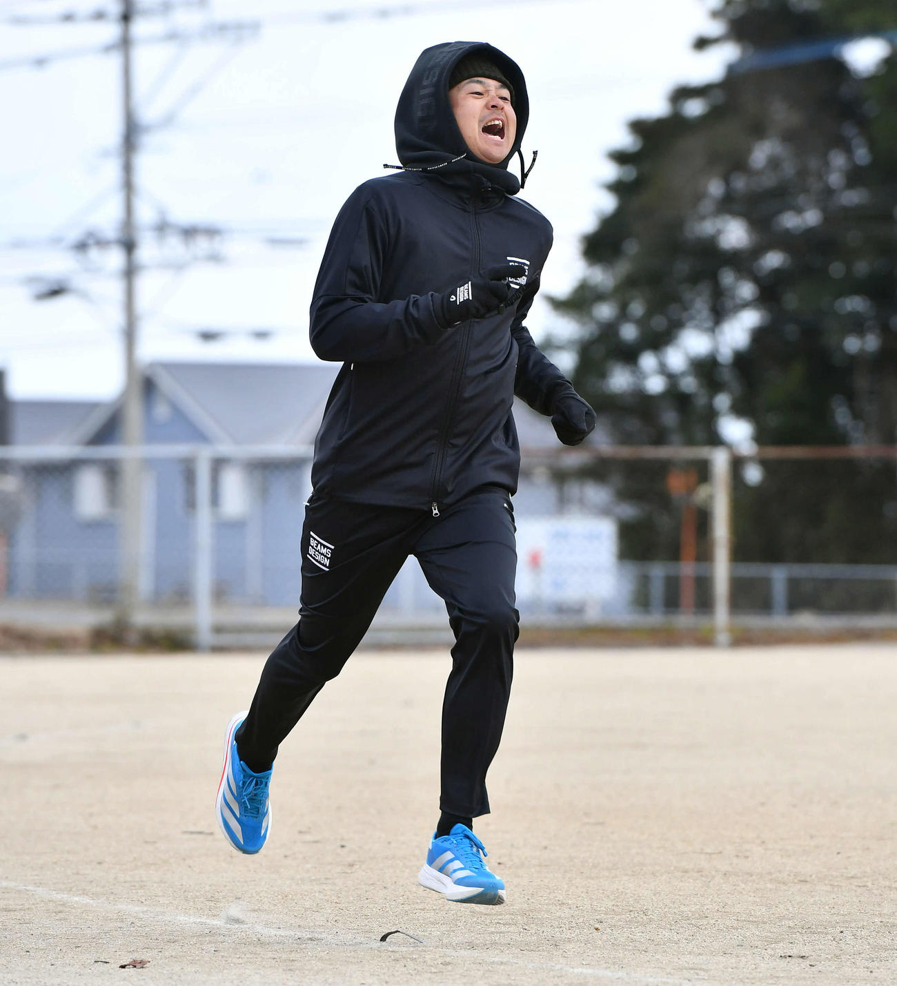 走り込みを行うソフトバンク川瀬（撮影・岩下翔太）