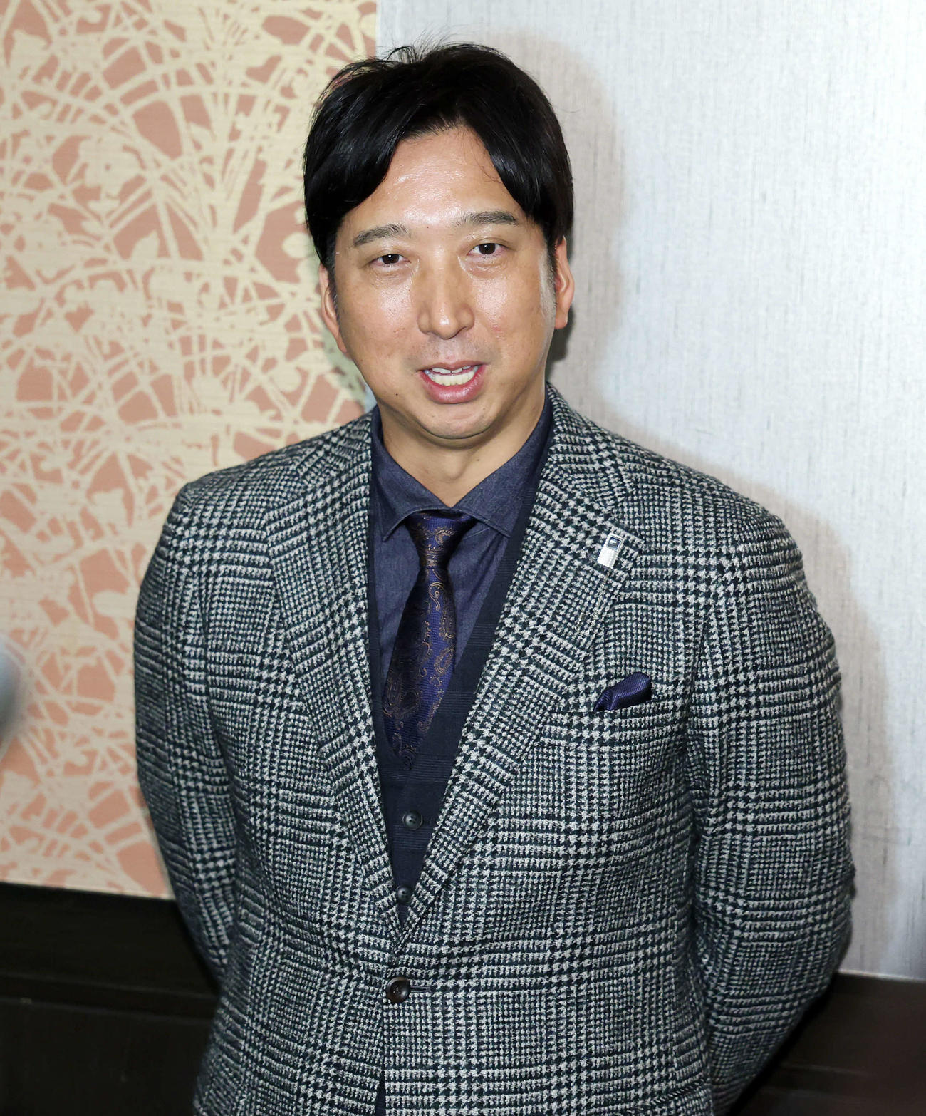 報道陣の質問に答える阪神藤川監督（撮影・鈴木正人）
