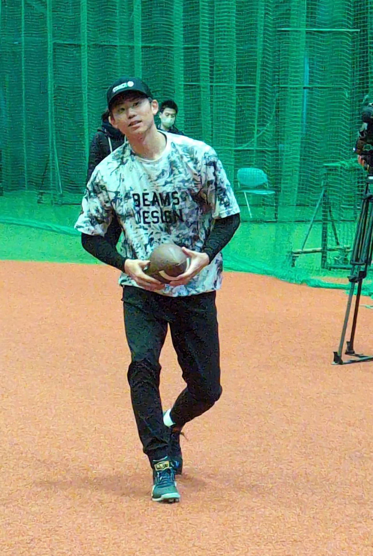 自主トレを公開したオリックス曽谷（撮影・堀まどか）