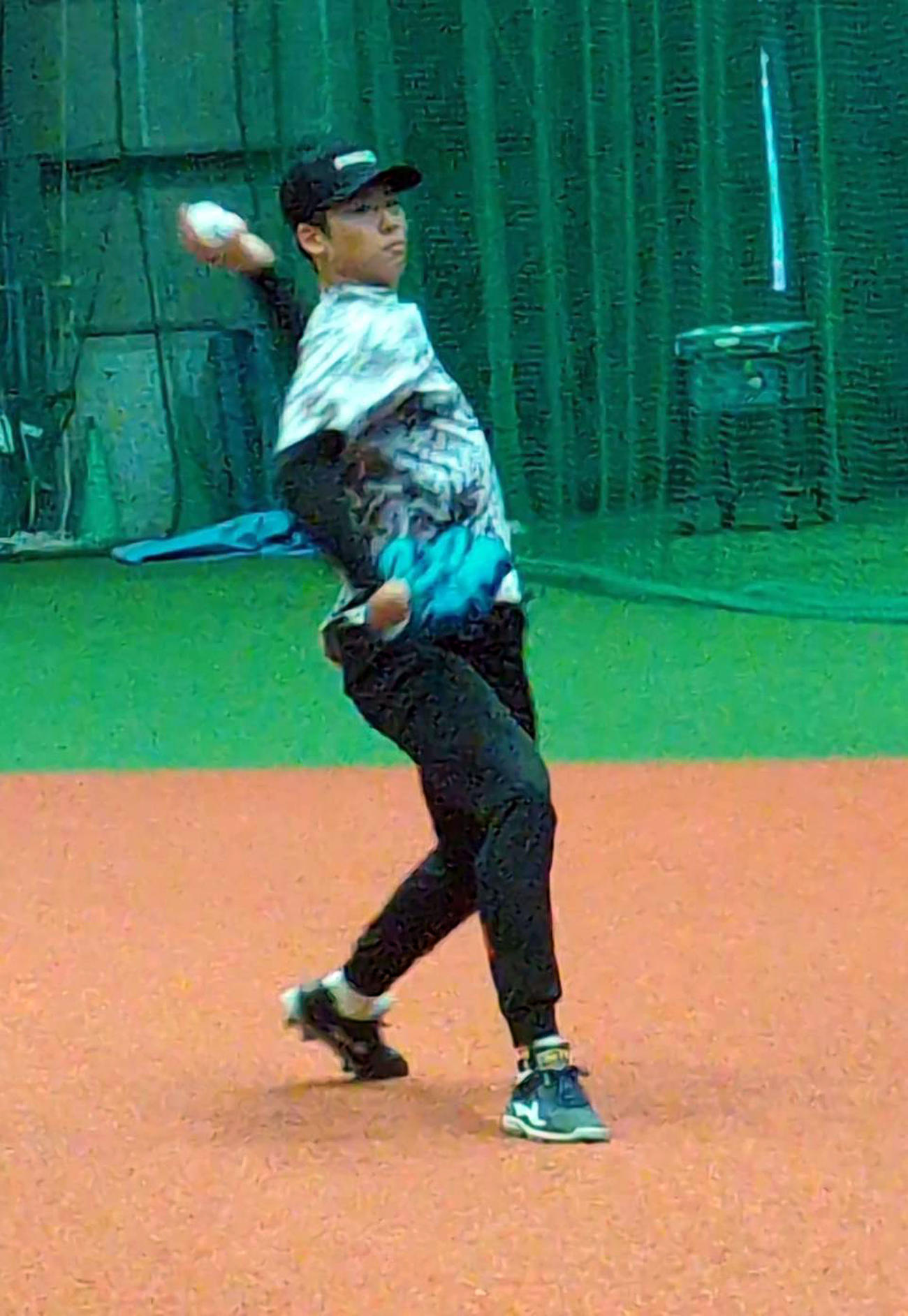 自主トレを公開したオリックス曽谷（撮影・堀まどか）