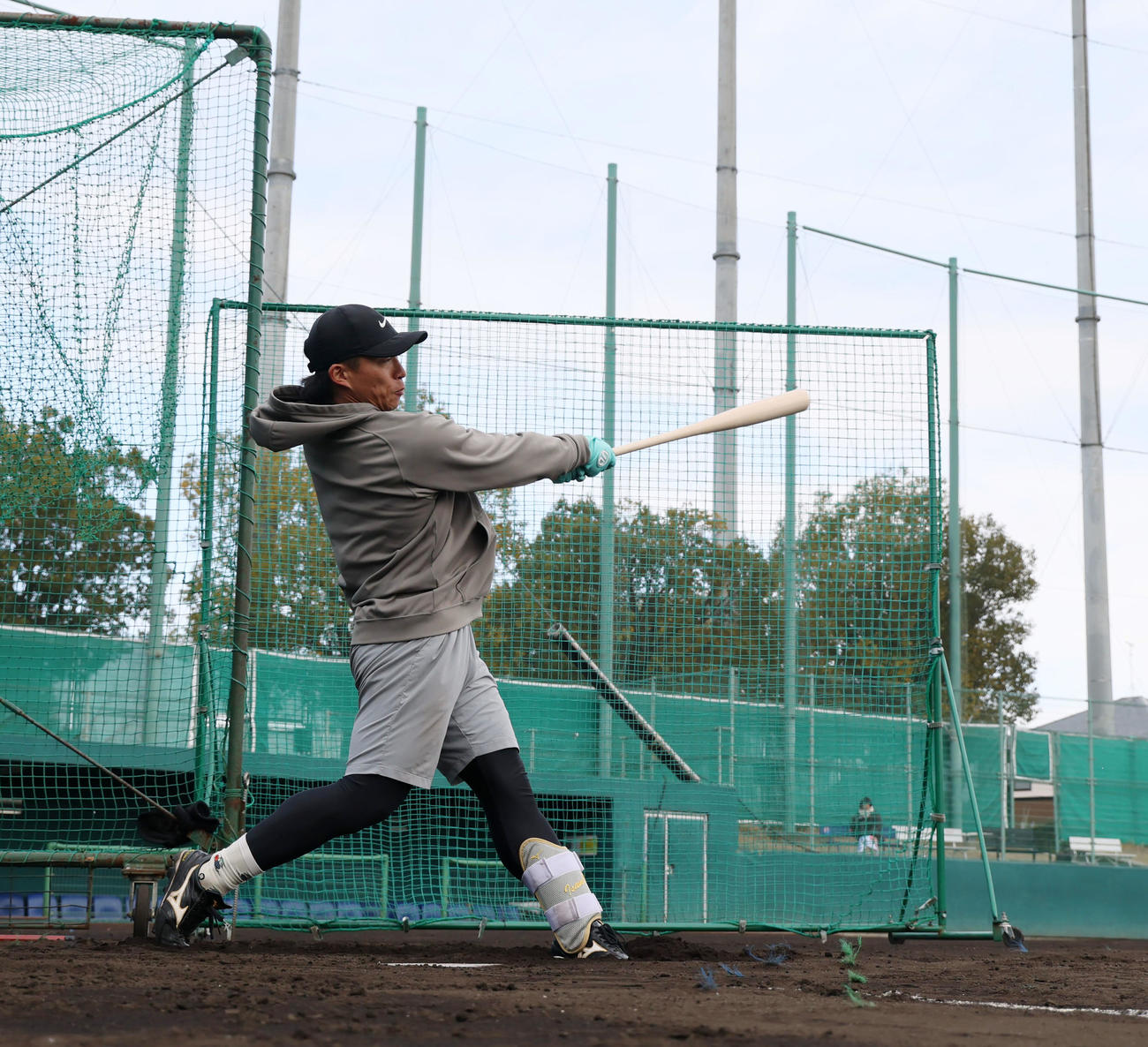 自主トレを公開し打撃練習するソフトバンク野村（撮影・加藤哉）