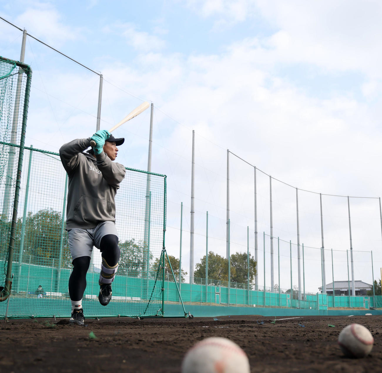 自主トレを公開し打撃練習するソフトバンク野村（撮影・加藤哉）