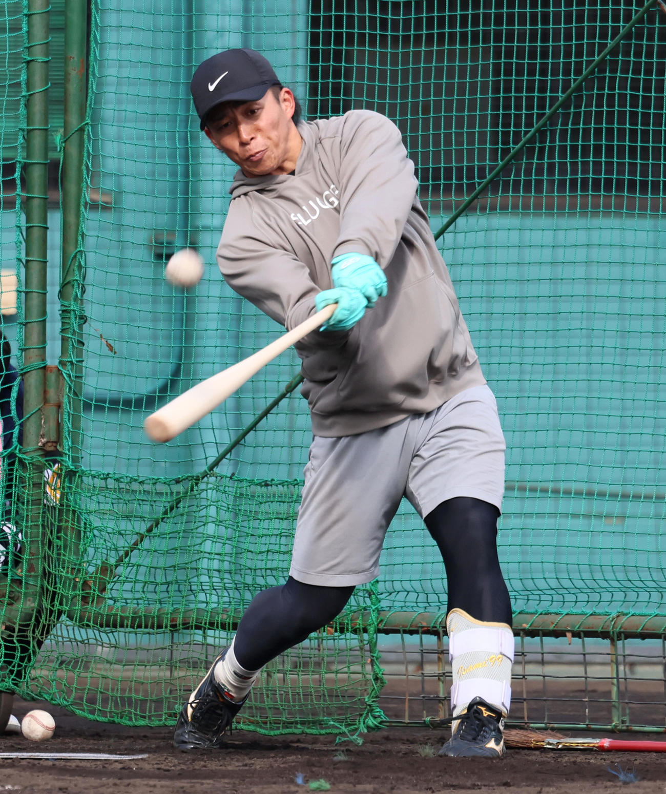 自主トレを公開し打撃練習するソフトバンク野村（撮影・加藤哉）