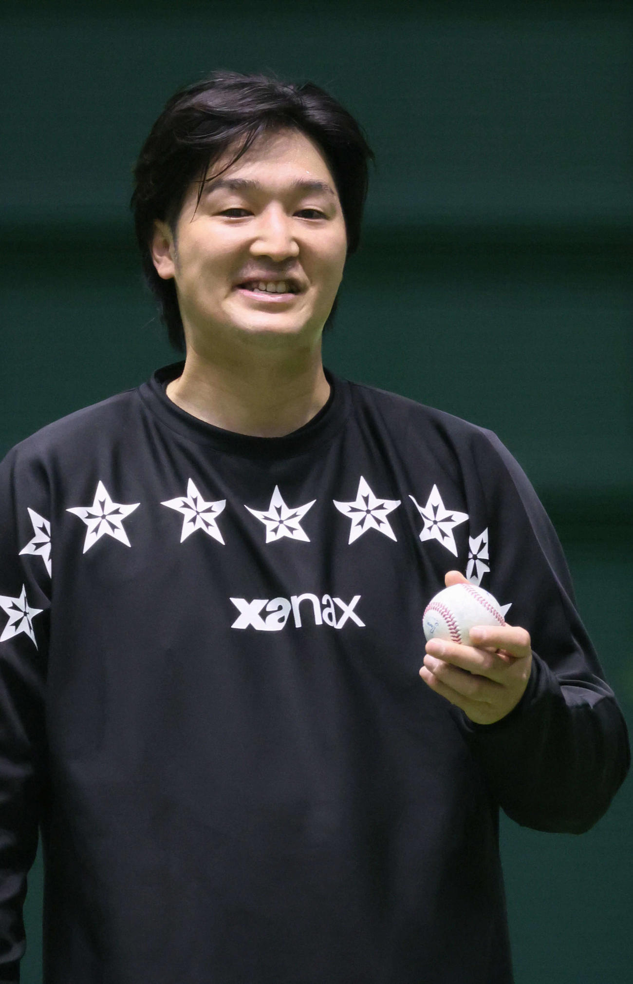 キャッチボールでいろいろな球種を試す広島床田（撮影・加藤孝規）