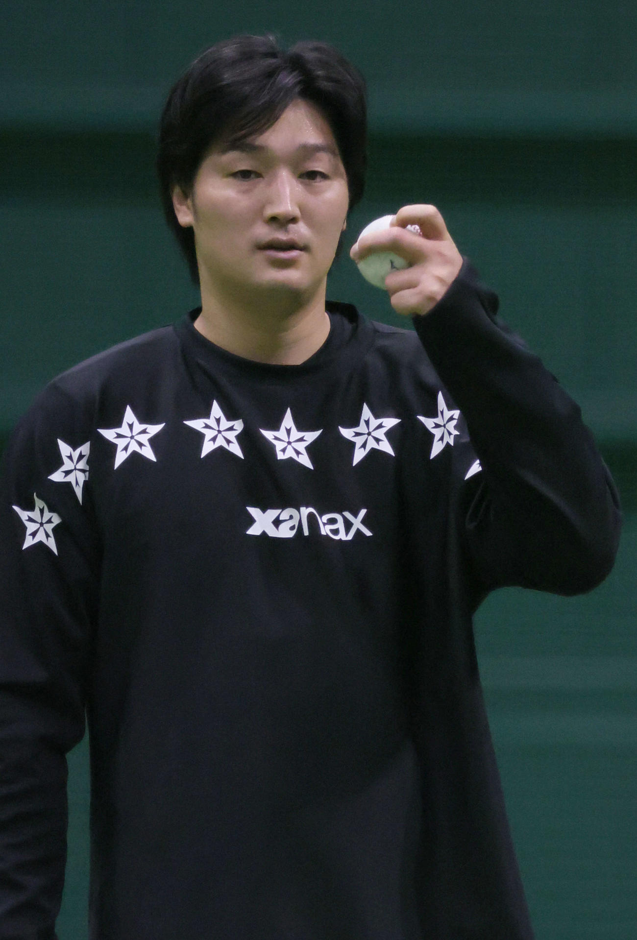 キャッチボールでいろいろな球種を試す広島床田（撮影・加藤孝規）