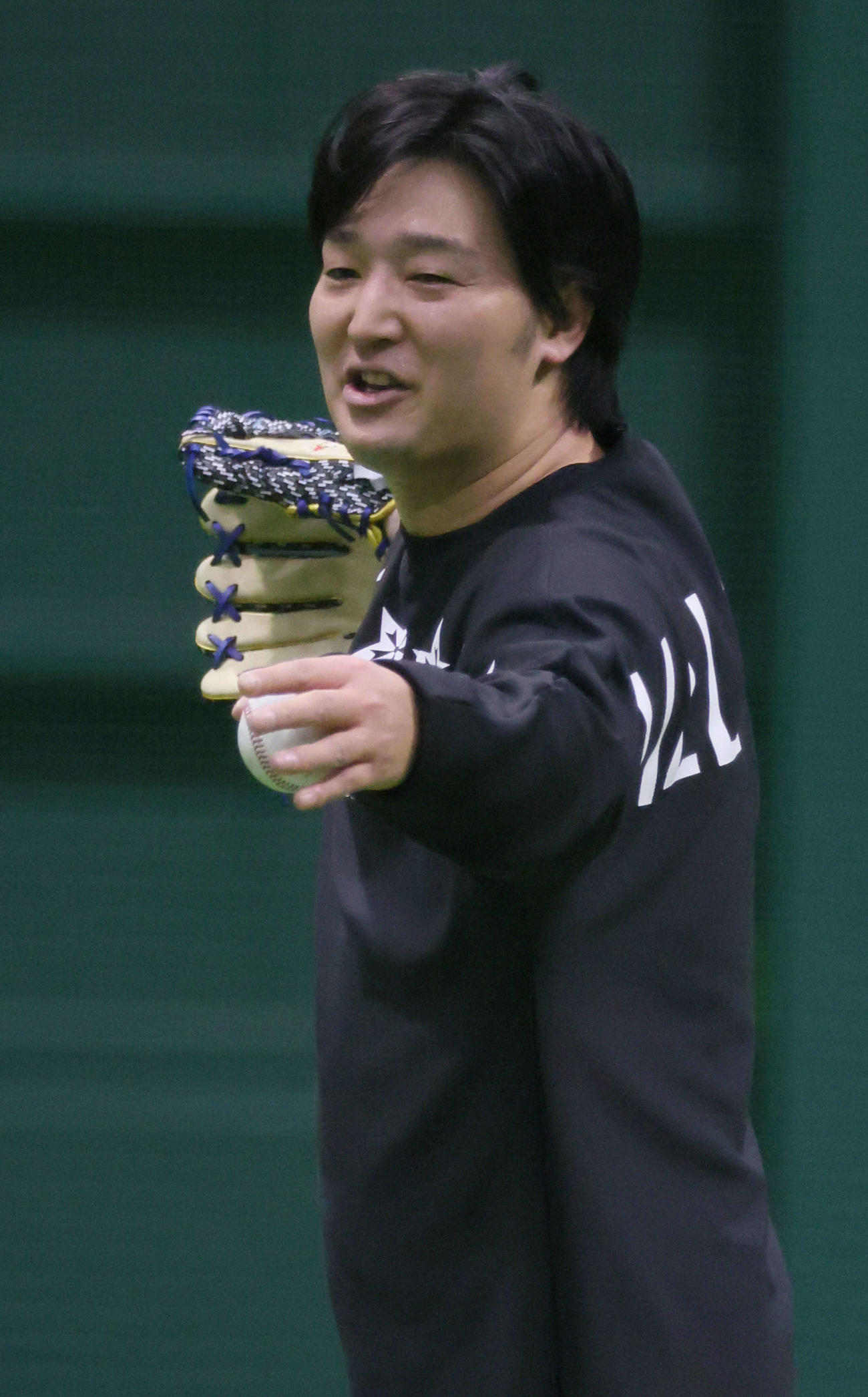 キャッチボールをする広島床田（撮影・加藤孝規）