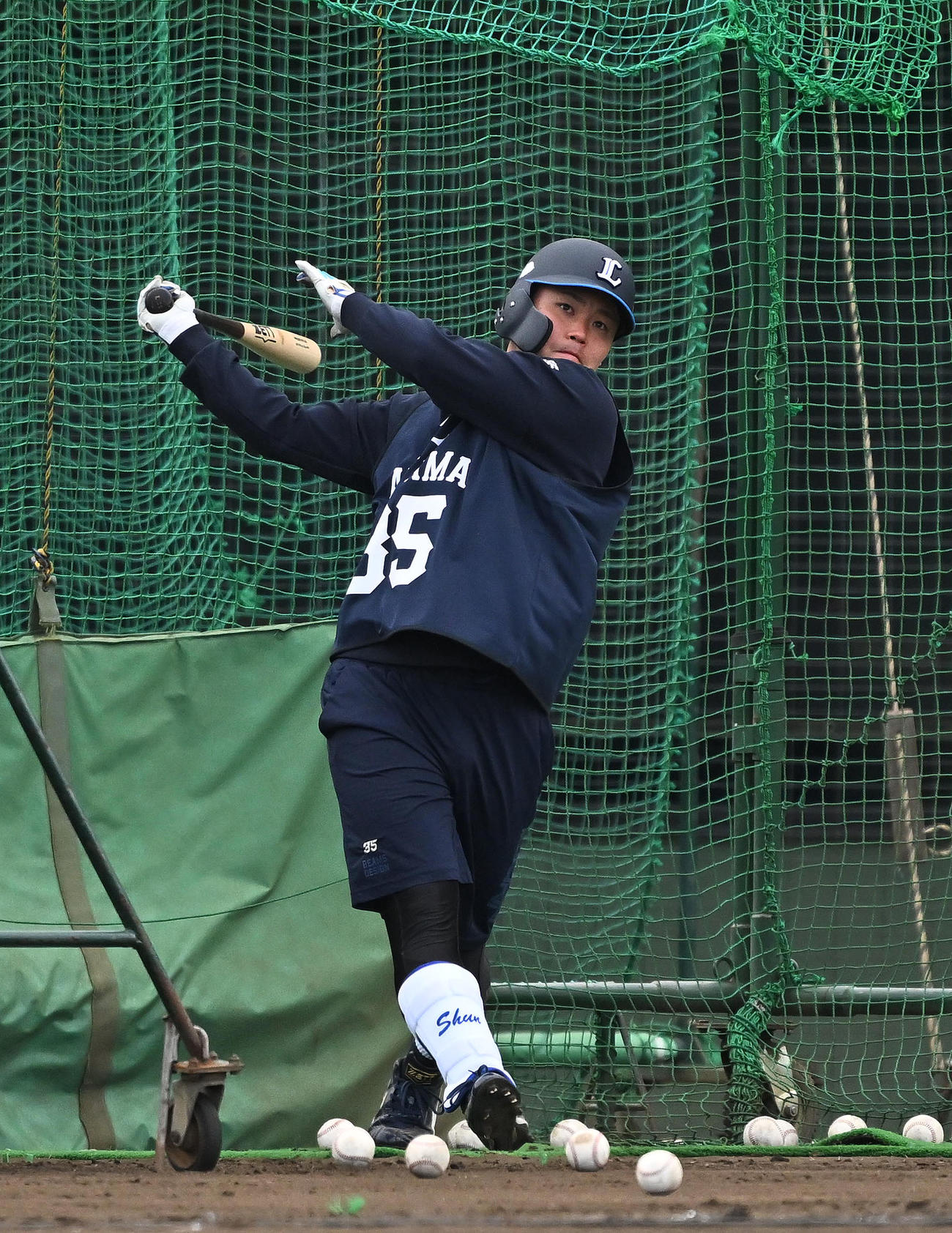 西武新人合同自主トレでフリー打撃するドラフト3位の秋山（撮影・滝沢徹郎）