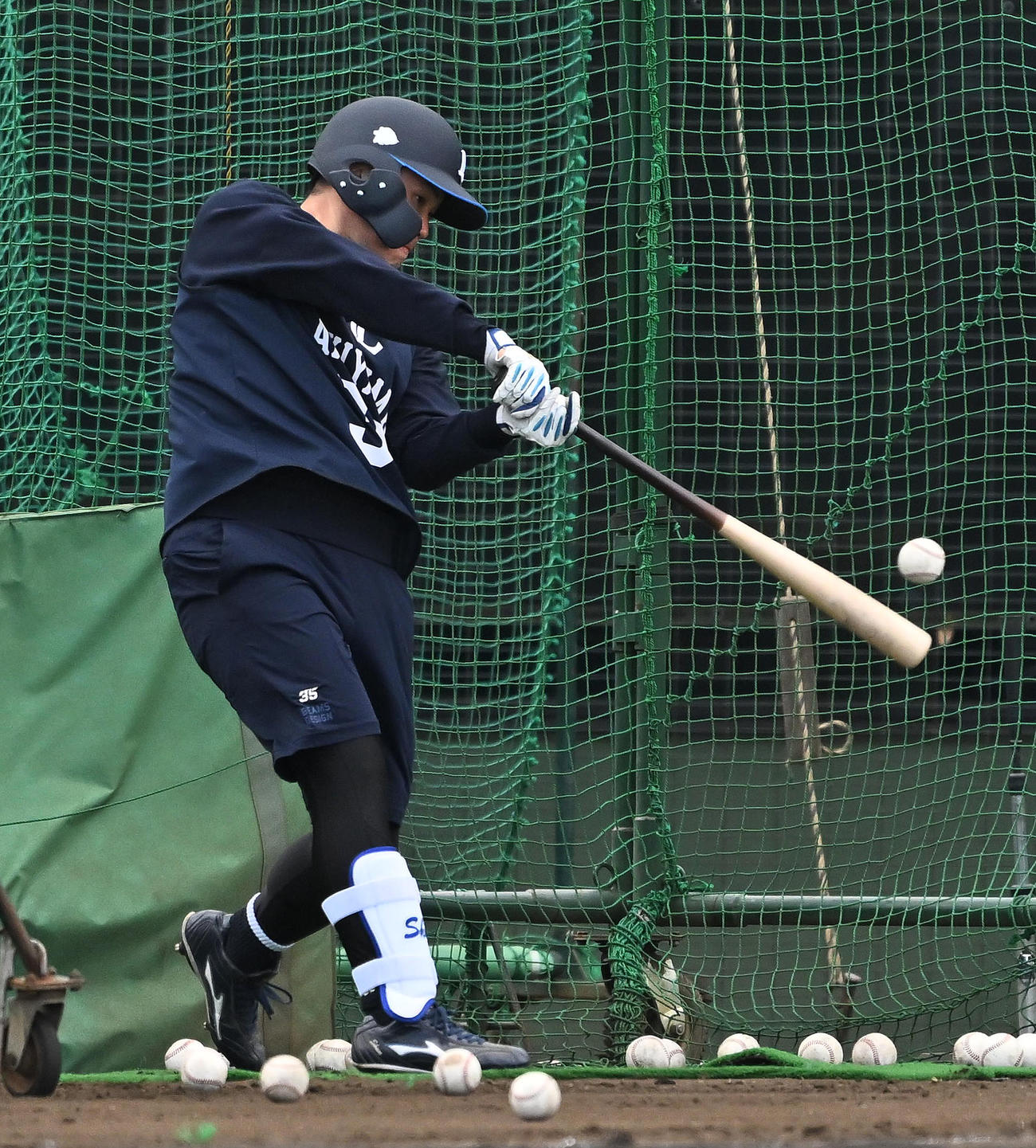 西武新人合同自主トレでフリー打撃するドラフト3位の秋山（撮影・滝沢徹郎）