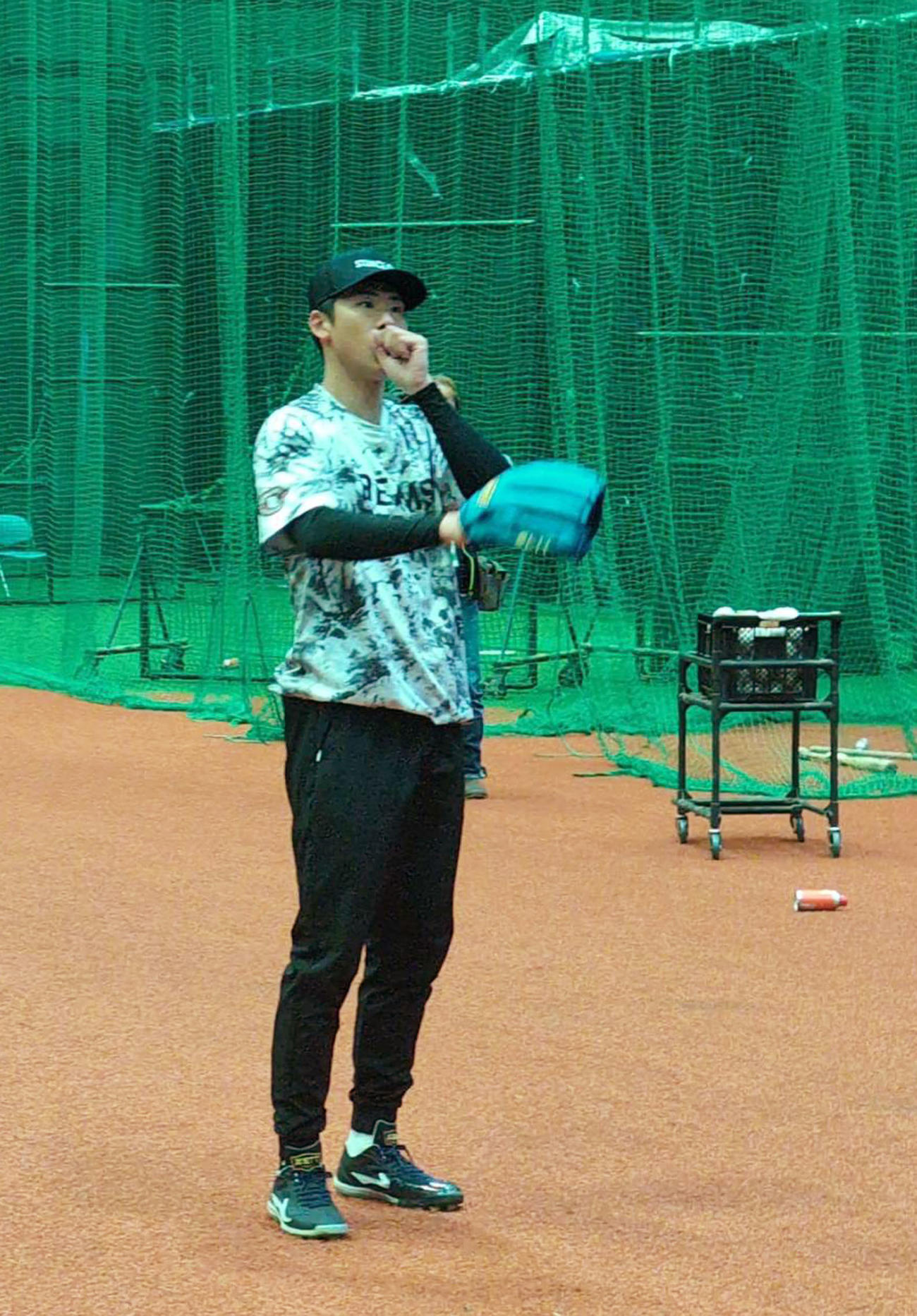 自主トレを公開したオリックス曽谷（撮影・堀まどか）