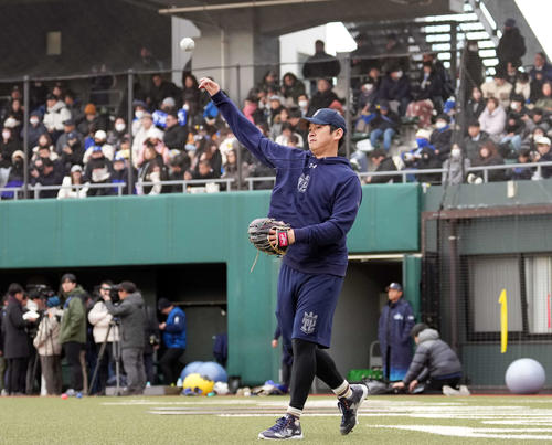 DeNA】山崎康晃「オレタチは負けられない」自主トレをファンに初公開