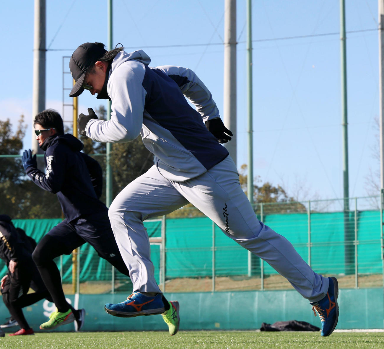 自主トレを公開しダッシュを繰り返すソフトバンク野村（撮影・加藤哉）