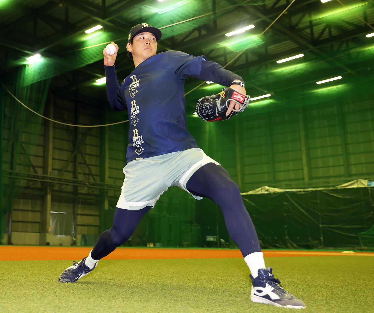 大阪・舞洲の球団施設で自主トレを公開したオリックス山下（撮影・上山淳一）