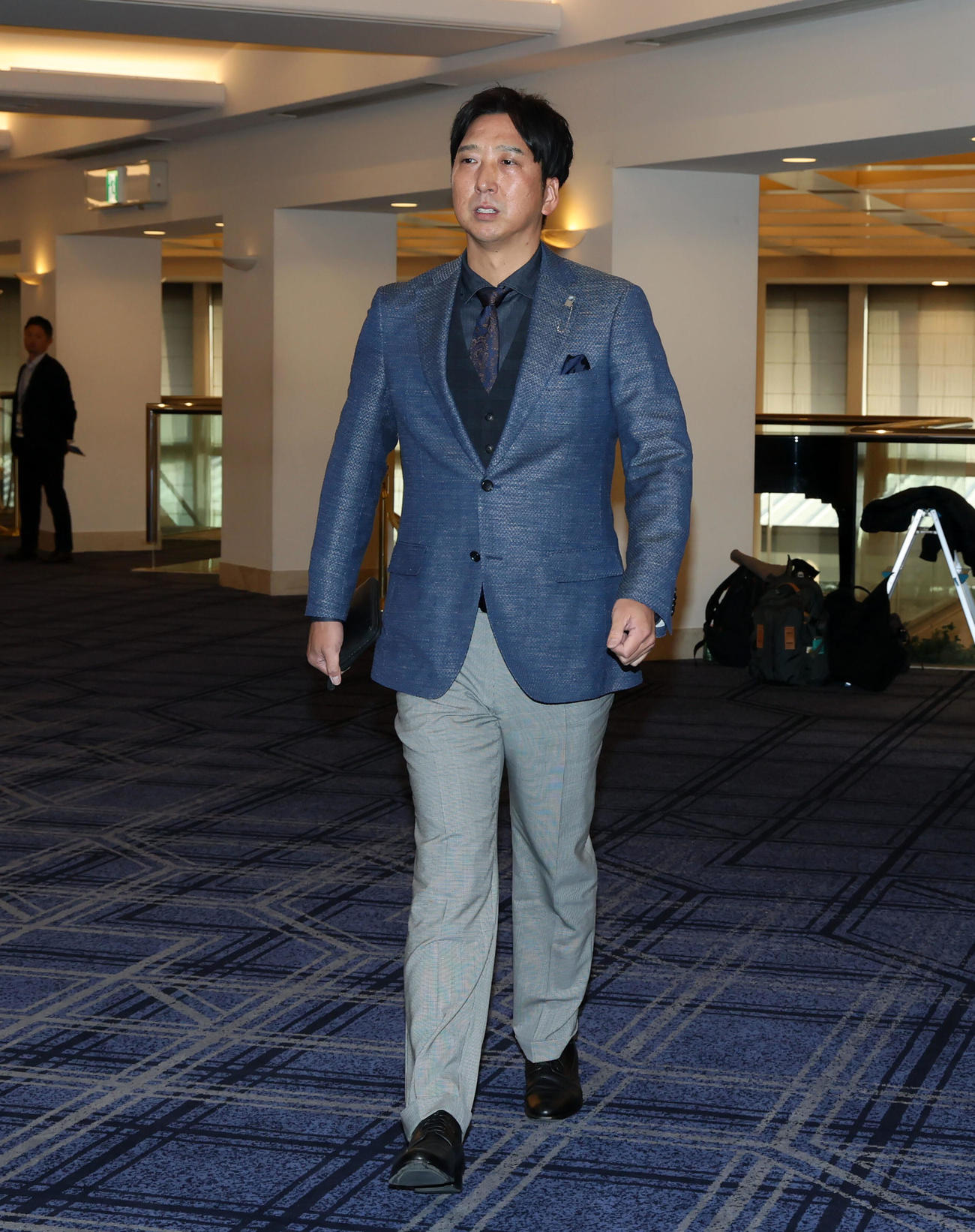 スタッフ会議に出席する阪神藤川監督（撮影・加藤哉）