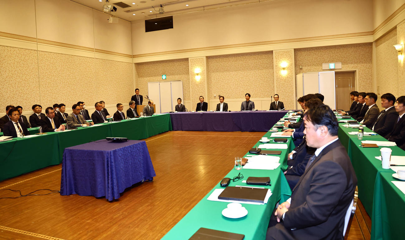 西宮市内で行われた阪神スタッフ会議（撮影・上田博志）