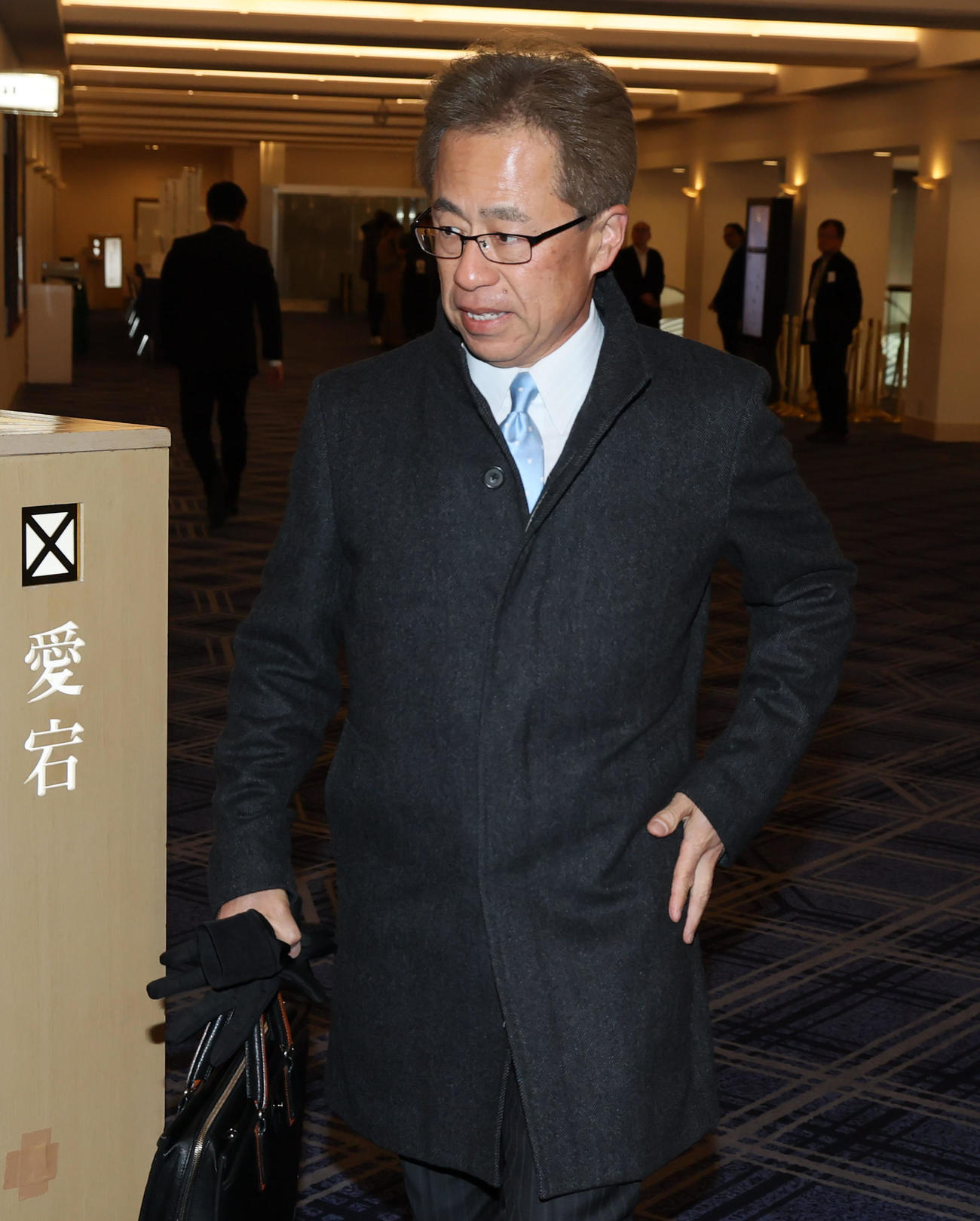 スタッフ会議に出席する阪神粟井球団社長（撮影・加藤哉）