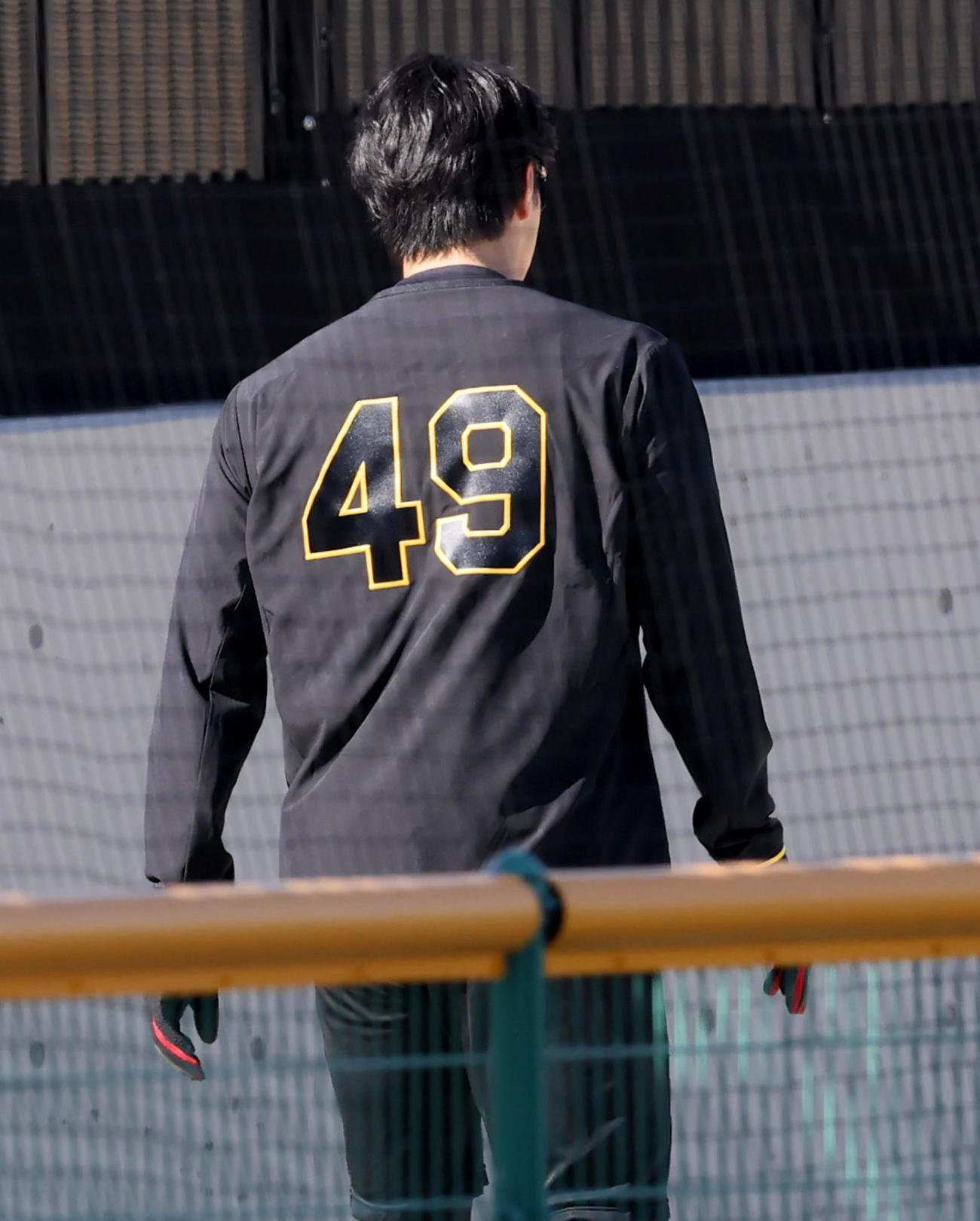 自主トレ中の阪神工藤が新背番号49を初お披露目（撮影・加藤哉）