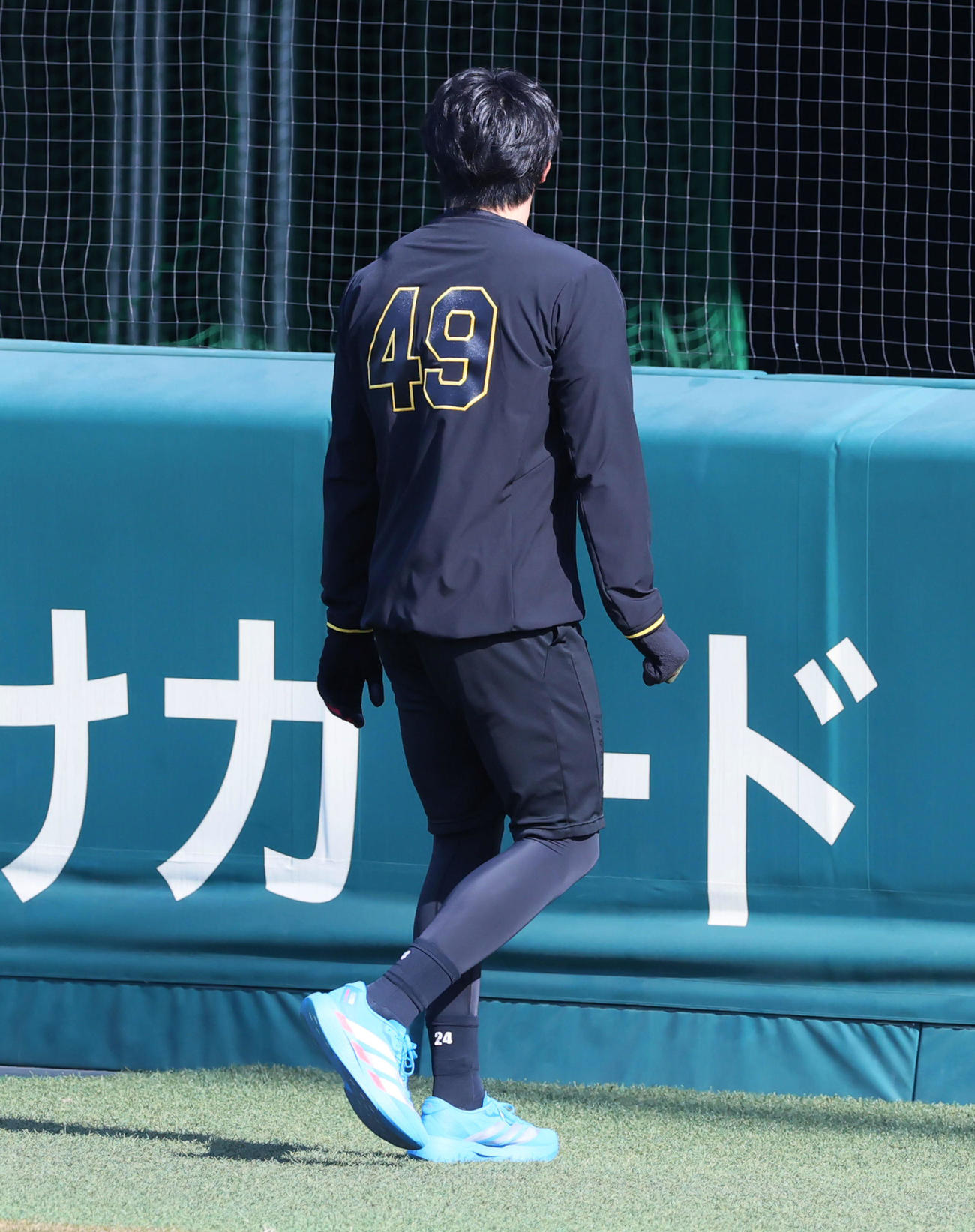 自主トレ中の阪神工藤が新背番号49を初お披露目（撮影・加藤哉）