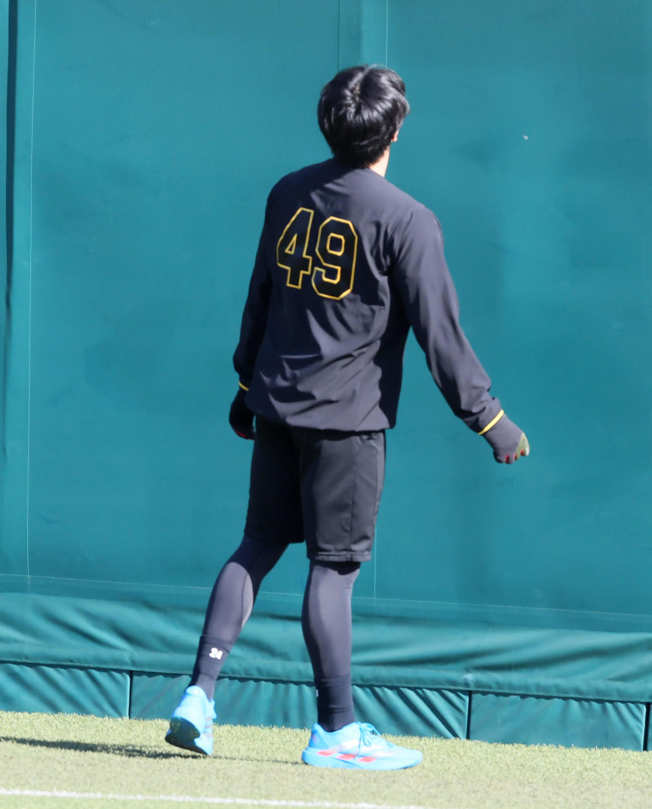自主トレ中の阪神工藤が新背番号49を初お披露目（撮影・加藤哉）