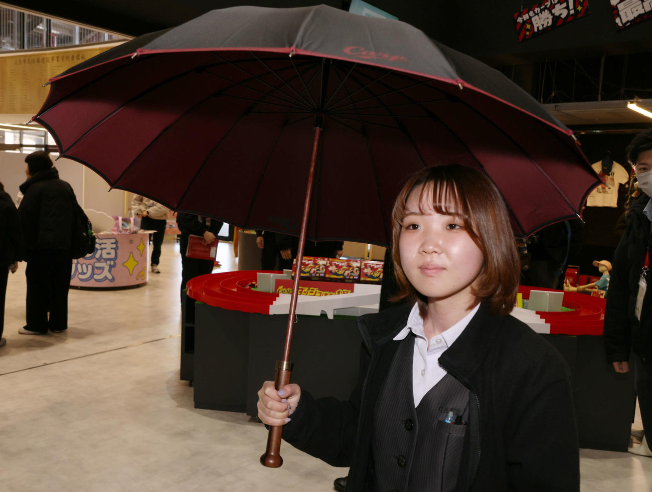 前原光栄商店　カープ仕様の雨傘（撮影・加藤孝規）