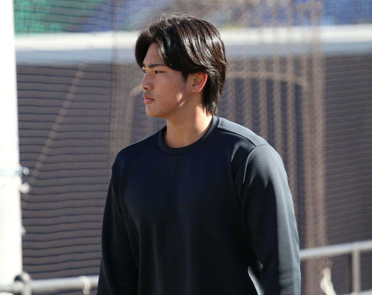 2軍本拠地の千葉・鎌ケ谷で自主トレを行った日本ハム清水大（撮影・木下大輔）