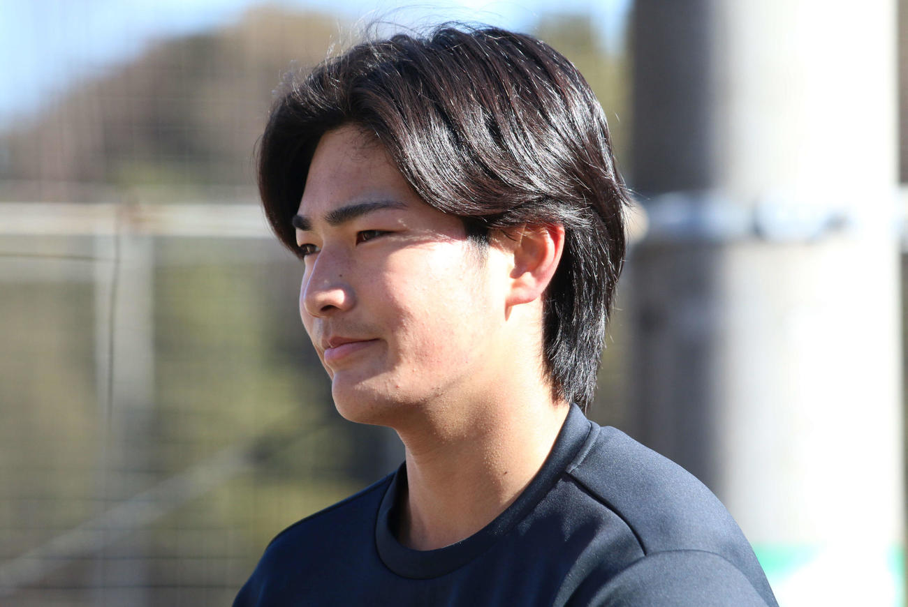 2軍本拠地の千葉・鎌ケ谷で自主トレを行った日本ハム清水大（撮影・木下大輔）
