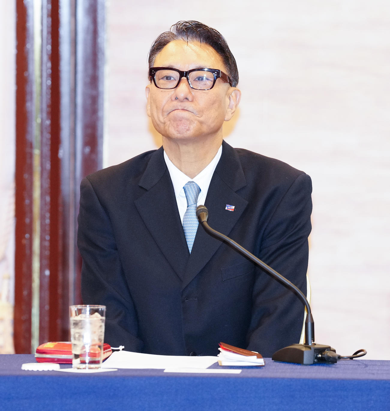 スタッフ会議に臨むヤクルト池山監督（撮影・鈴木みどり）