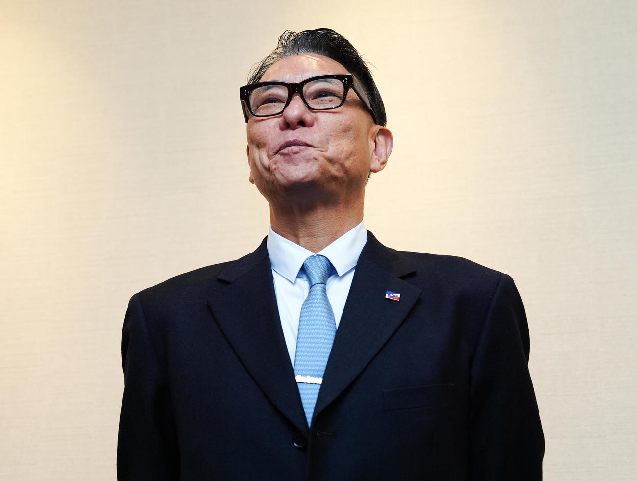 スタッフ会議後、取材に応じるヤクルト池山監督（撮影・鈴木みどり）