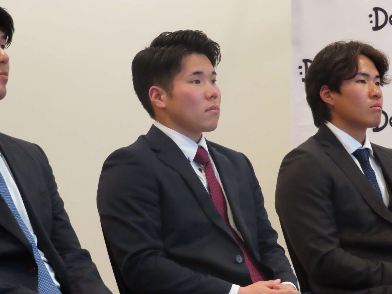 DeNA本社オフィスを訪問し、南場智子オーナーの講義を受講する小田康一郎（中央）（撮影・山本佳央）
