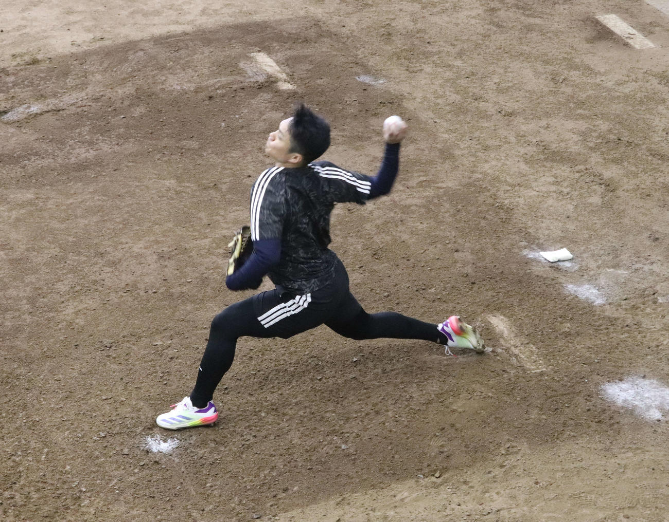 ジャイアンツ球場で自主トレする巨人則本（撮影・小早川宗一郎）